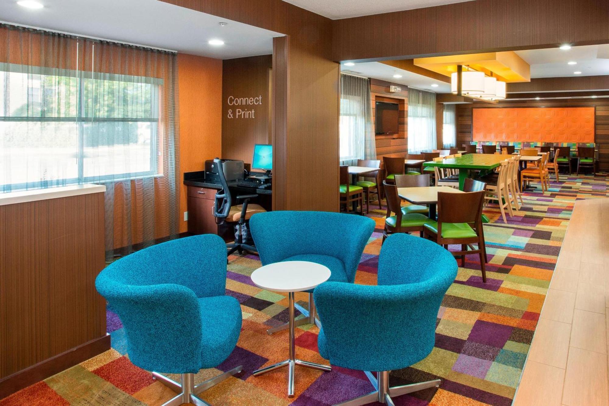 Fairfield & Chicago Hotel 3*