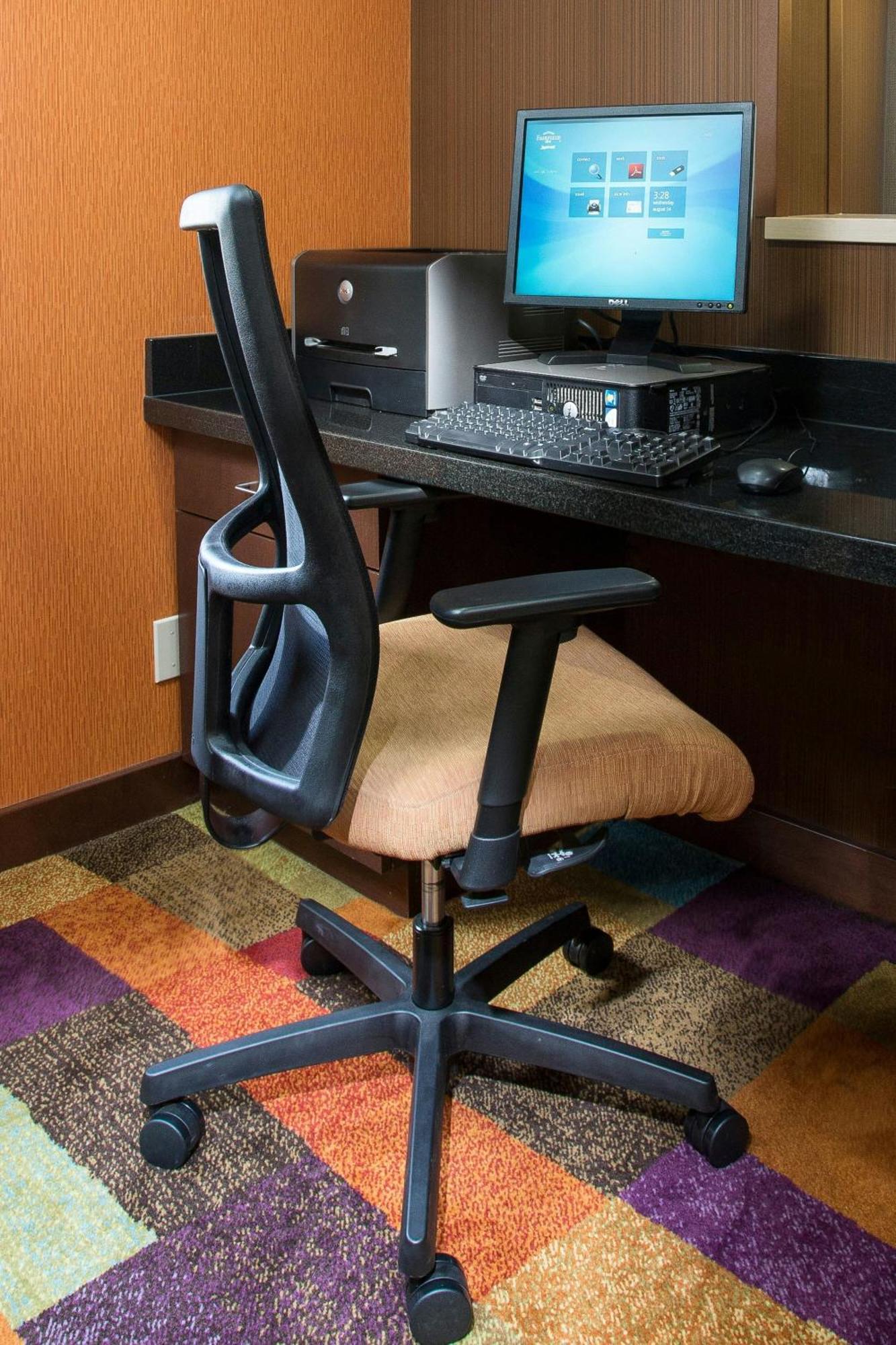 Fairfield & Chicago Hotel 3*